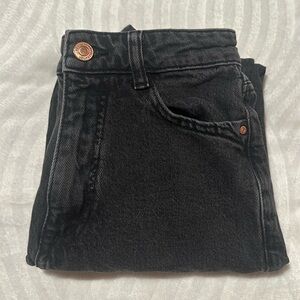 ZARA- BLACK, STRAIGHT LEGG, MIDRISE JEANS